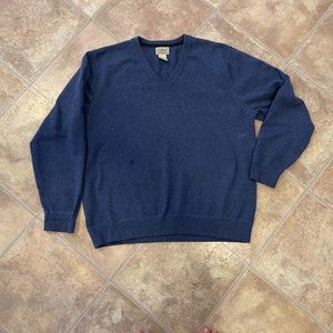 LLBean mens 100% cashmere light blue vneck sweater, good condition, size Large